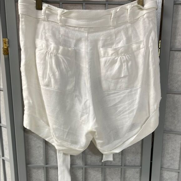 Tristan White Women’s Linen Shorts with Belt, Size 2 - Picture 3 of 5